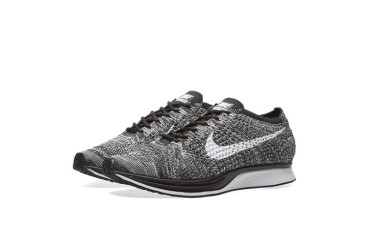 NIKE FLYKNIT RACER - Black & White