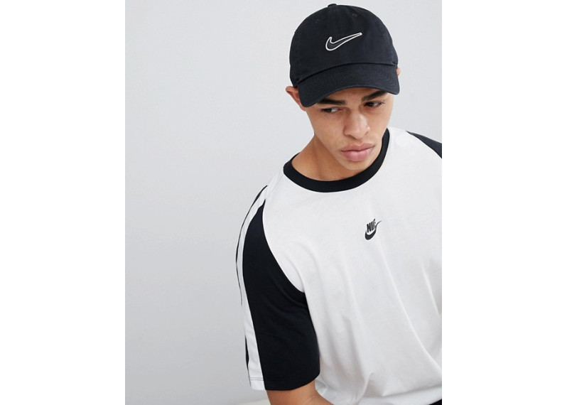 Nike Swoosh Cap In Black 