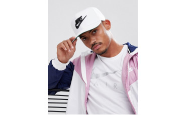 Nike Futura Snapback In White