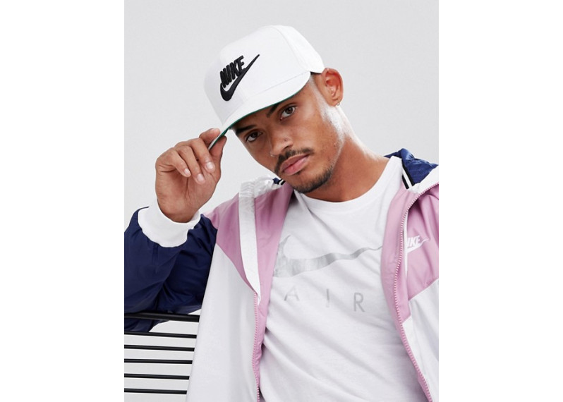 Nike Futura Snapback In White