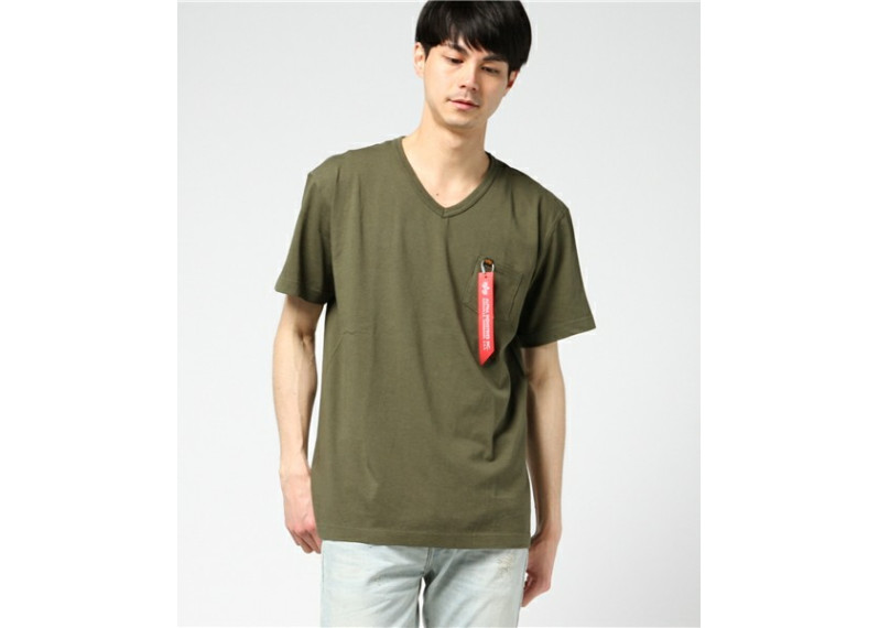 pocket V-neck T-shirt